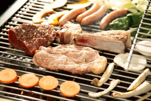 【地産地消BBQプラン】国産黒毛和牛もも×杜仲茶ポークスペアリブの地場堪能BBQ🍖＋グランピングモーニング＜夕朝2食付き＞