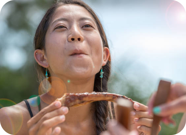 外で食べるグリル料理